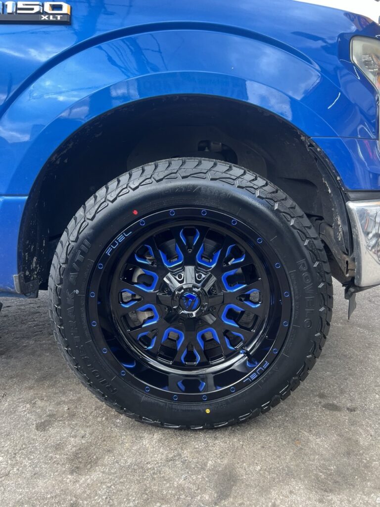 Zoom on custom truck wheel
